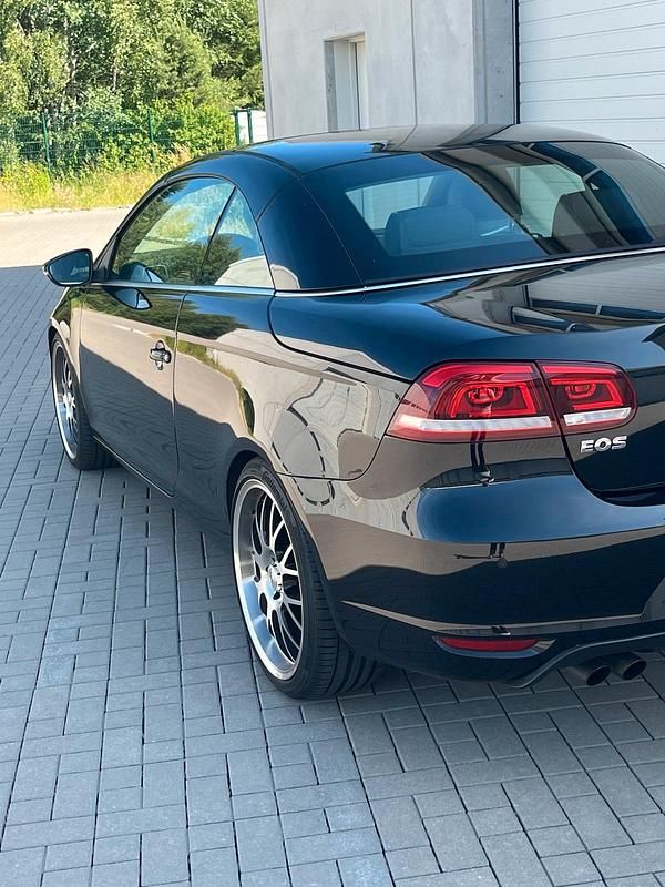 Usata VW Eos 160 CV (117 kW) 2013 Nero Cabrio