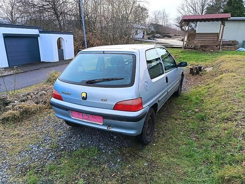 Gebraucht Peugeot 106 60 PS (44 kW) 2001 Grau Kleinwagen