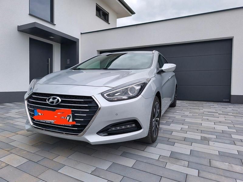 Silber Gebraucht 2016 Hyundai i40 Style Kombi | 10.500 € (Fairer Preis) - Bild 1/4