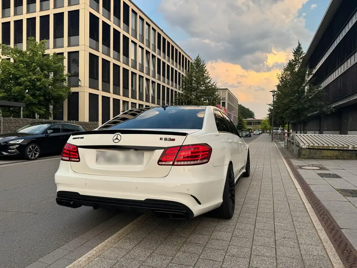 Gebraucht Mercedes E500 AMG 408 PS (300 kW) 2013 Weiß Limousine