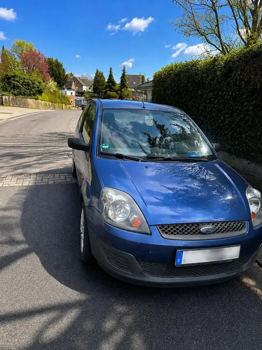 Gebraucht Ford Fiesta 60 PS (44 kW) 2006 Blau Kleinwagen