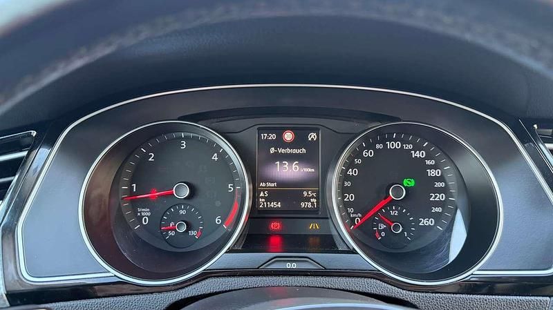 Gebraucht VW Passat Highline 190 PS (139 kW) 2016 Braun Kombi