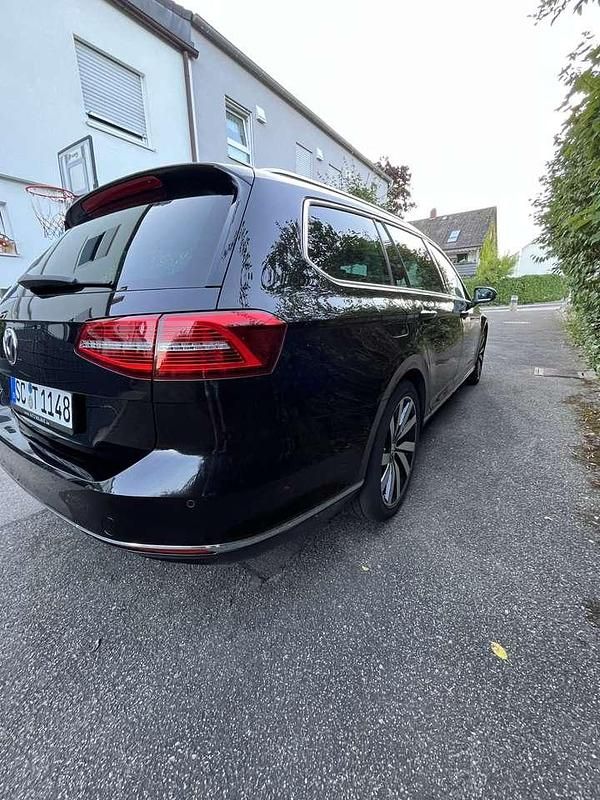 Gebraucht VW Passat Highline 150 PS (110 kW) 2015 Schwarz Kombi