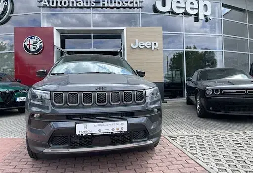 Usado Jeep Compass 131 HP (96 kW) 2022 Cinzento SUV