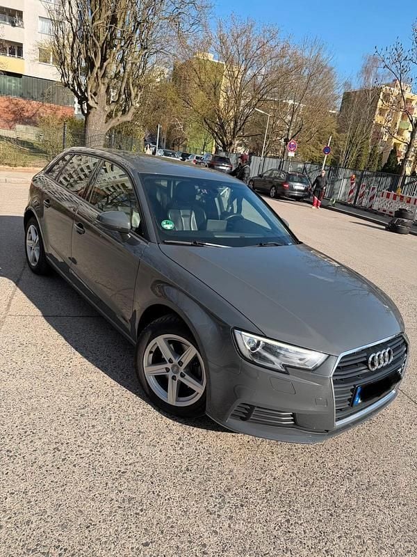 Second-hand Audi A3 116 CP (85 kW) 2018 Galben Berlinǎ