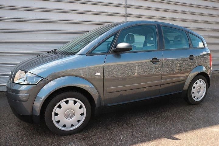 Grau Gebraucht 2004 Audi A2 Kleinwagen | 12.990 € - Bild 1/4