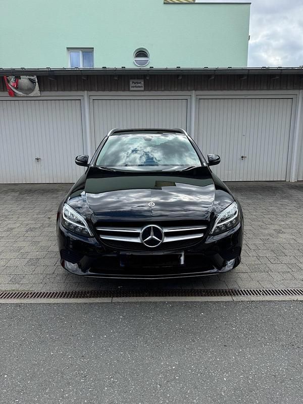 Schwarz Gebraucht 2019 Mercedes C200 Avantgarde Kombi | 21.500 € (Fairer Preis) - Bild 1/4