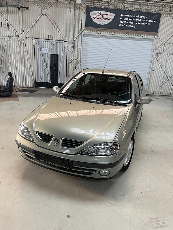Gebraucht Renault Mégane 107 PS (78 kW) 2001 Grün Kleinwagen