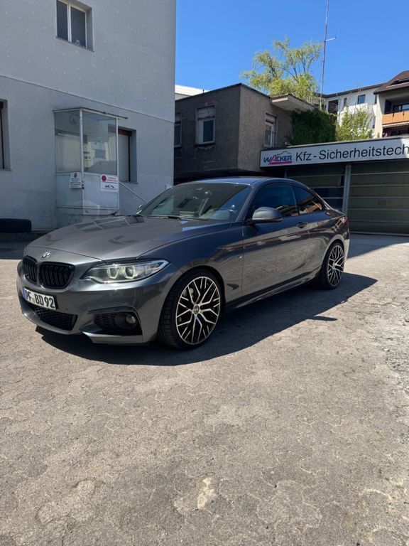 Grau Gebraucht 2016 BMW 225 M Sport Coupé | 17.700 € (Fairer Preis) - Bild 1/4