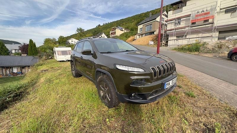 Grün Gebraucht 2017 Jeep Cherokee SUV | 18.900 € (Etwas zu teuer) - Bild 1/4