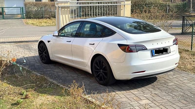Second-hand Tesla Model 3 350 kW (476 CP) 2019 Alb Berlinǎ