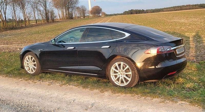 Second-hand Tesla Model S 235 kW (320 CP) 2017 Negru Hatchback