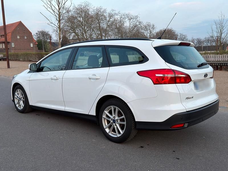 Gebraucht Ford Focus 95 PS (69 kW) 2016 Weiß Kombi