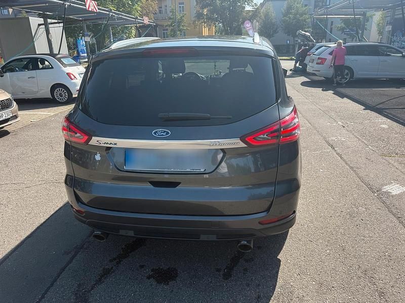 Grau Gebraucht 2017 Ford S-MAX S Van / Kleinbus | 12.000 € (Guter Preis) - Bild 1/4
