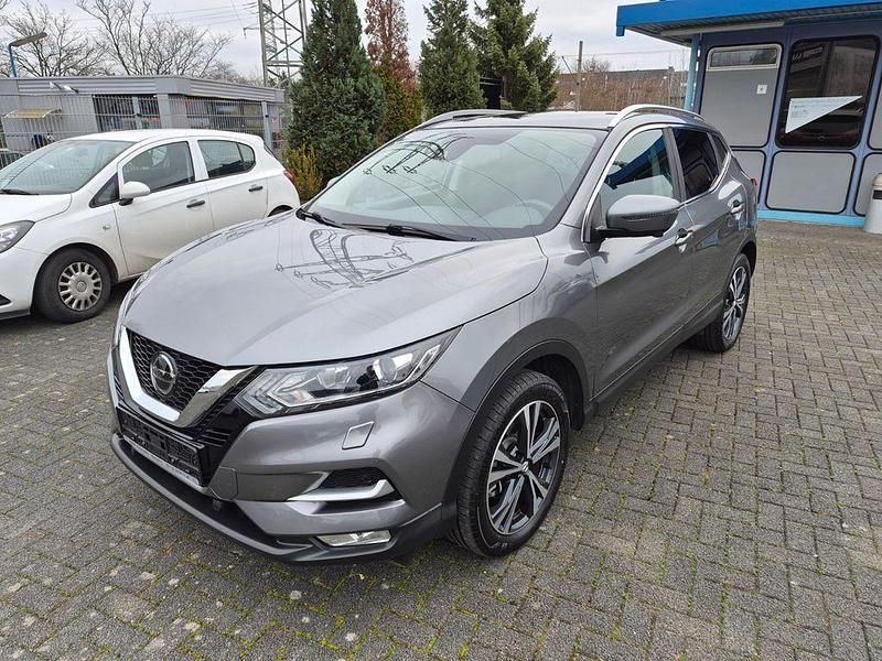 Grau Gebraucht 2018 Nissan Qashqai N-Connecta SUV | 13.900 € (Fairer Preis) - Bild 1/4