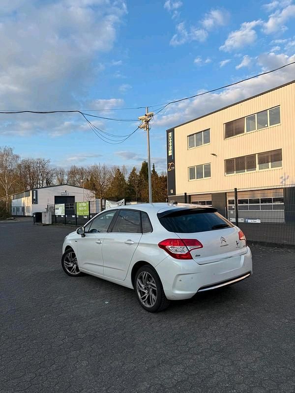 Gebraucht Citroën C4 115 PS (84 kW) 2013 Weiß Limousine