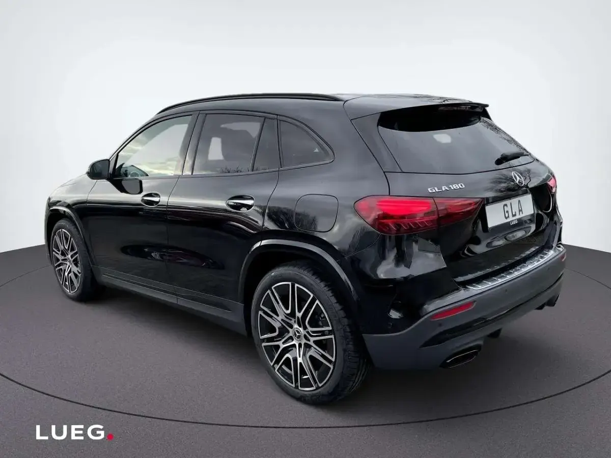 Gebraucht Mercedes GLA180 Night 136 PS (100 kW) 2026 Schwarz SUV