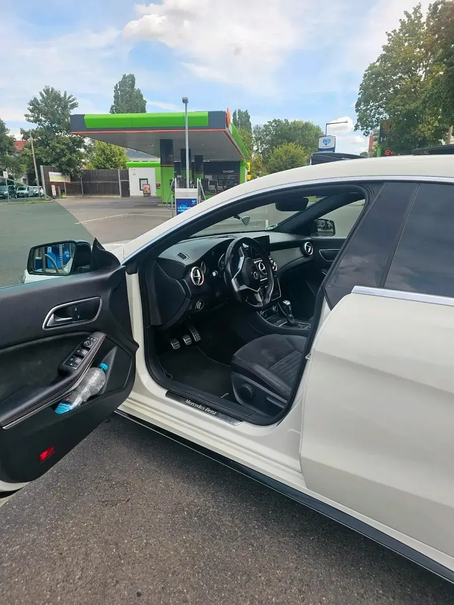 Gebraucht Mercedes CLA180 AMG 122 PS (89 kW) 2013 Weiß Coupé