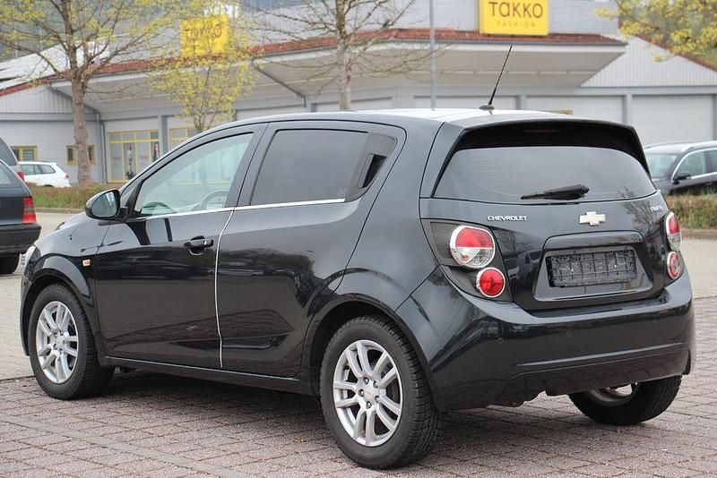 Gebraucht Chevrolet Aveo 95 PS (69 kW) 2012 Schwarz Limousine