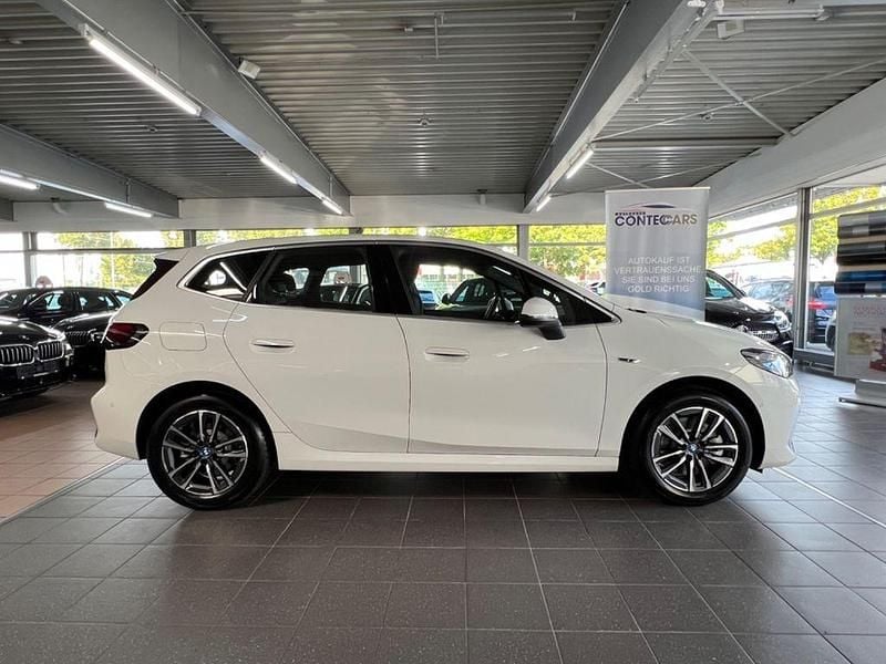 Weiß Gebraucht 2023 BMW 230e Active Tourer M Sport Van / Kleinbus | 37.999 € - Bild 1/4
