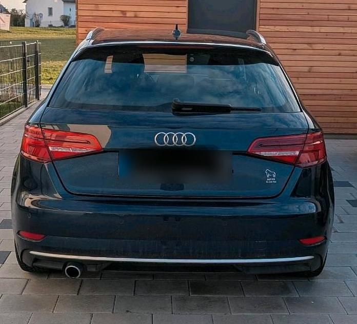 Gebraucht Audi A3 116 PS (85 kW) 2018 Blau Limousine