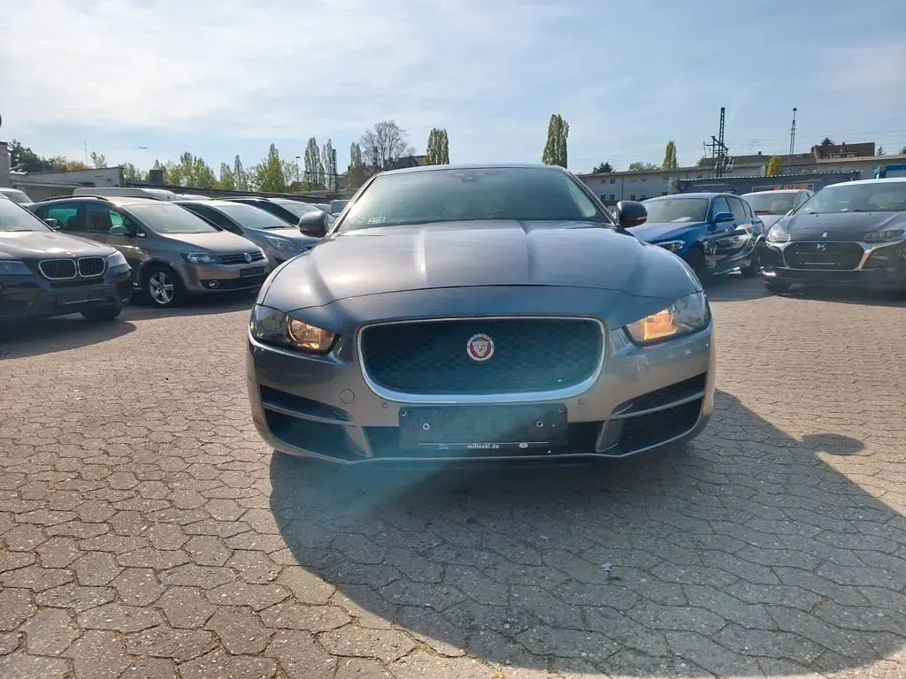 Gebraucht Jaguar XE Prestige 179 PS (131 kW) 2015 Grau Limousine