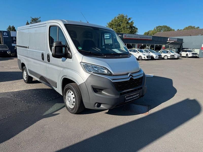 Silber Gebraucht 2017 Citroën Jumper Profi Van / Kleinbus | 15.950 € (Etwas zu teuer) - Bild 1/4