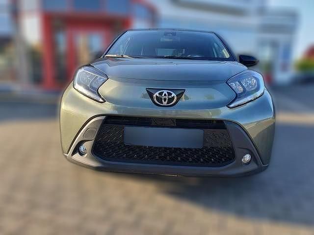 Grün metallic Gebraucht 2022 Toyota Aygo X Pulse SUV | 16.900 € (Teuer) - Bild 1/1