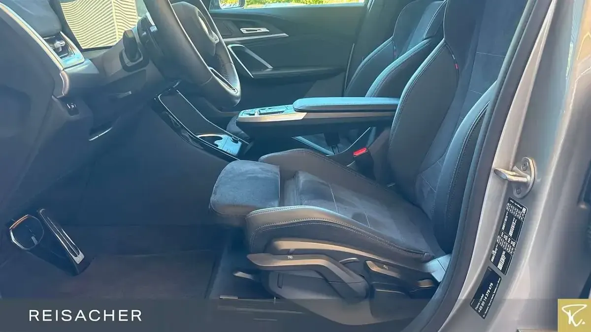 Gebraucht BMW X1 M Sport 163 PS (119 kW) 2025 Spacesilber metallic SUV