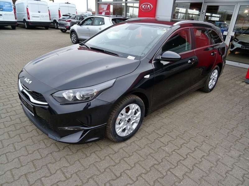 Zilinaschwarz metallic Gebraucht 2024 Kia Ceed Sportswagon Vision Kombi | 18.998 € (Superpreis) - Bild 1/4