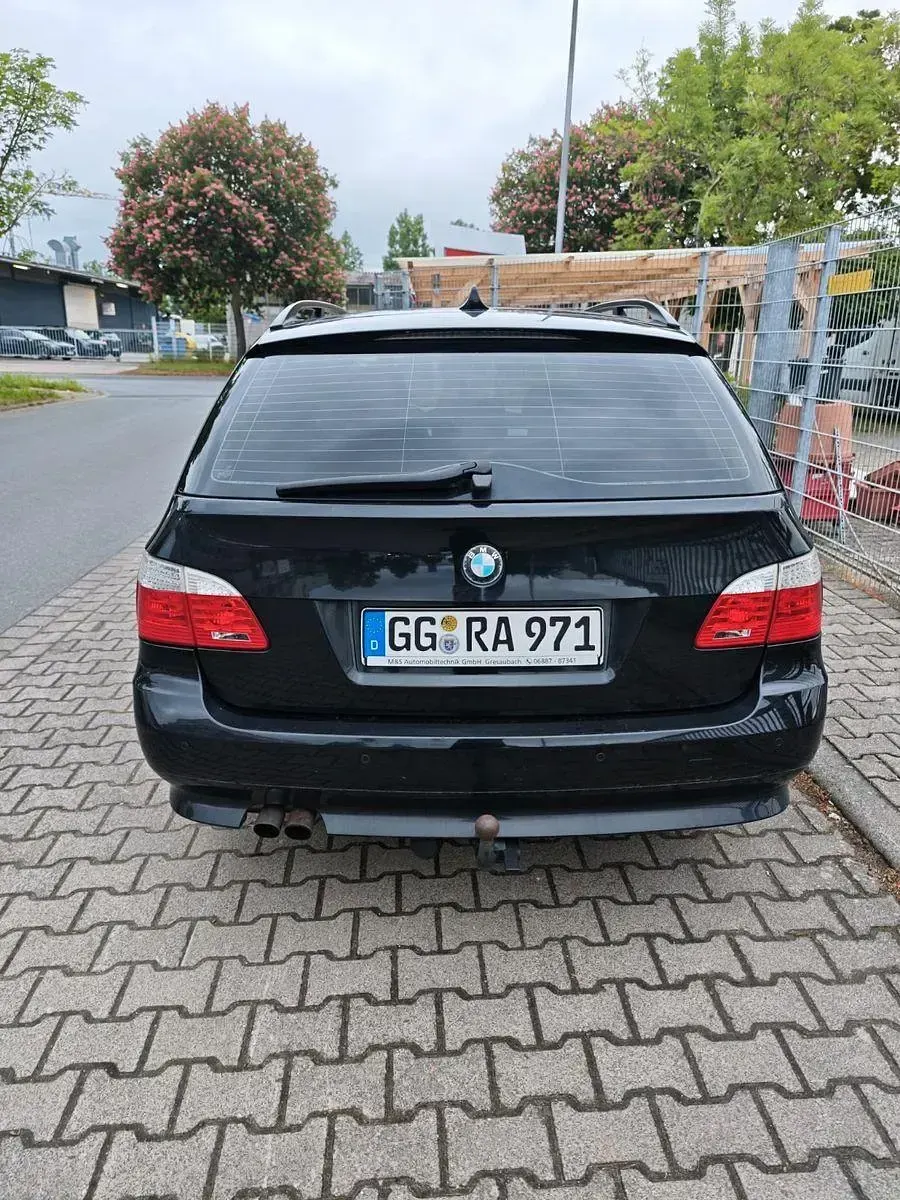 Gebraucht BMW 525 197 PS (144 kW) 2009 Schwarz Kombi