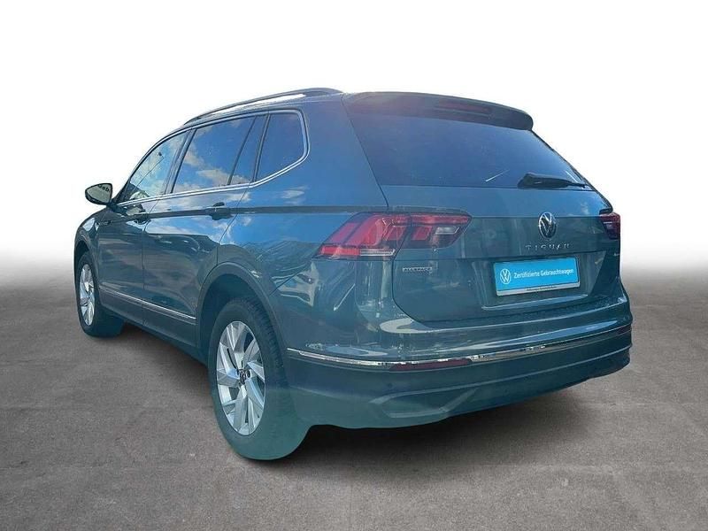 Gebraucht VW Tiguan Allspace Life 190 PS (139 kW) 2022 Petroleum blue metallic/petrol SUV