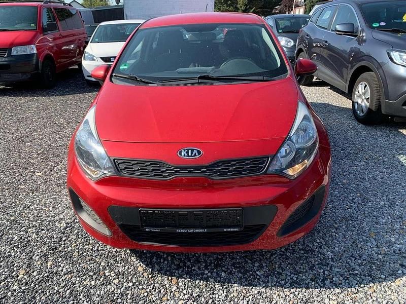 Gebraucht Kia Rio Edition 7 86 PS (63 kW) 2012 Rot Kleinwagen