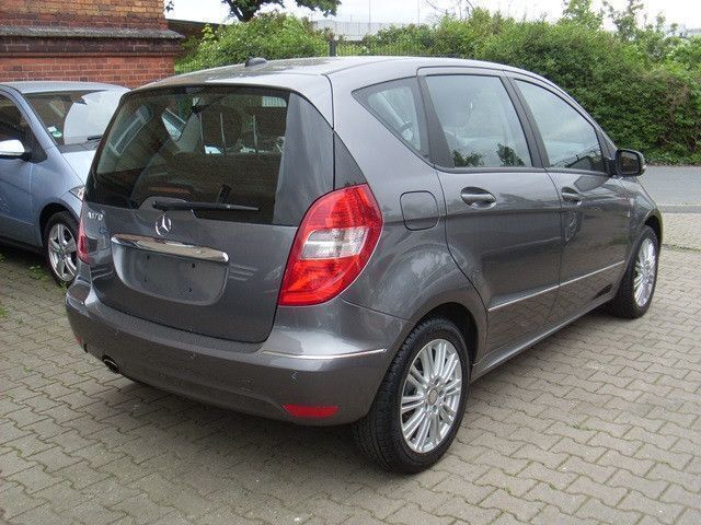 Gebraucht Mercedes A170 Elegance 116 PS (85 kW) 2009 Grau Van / Kleinbus