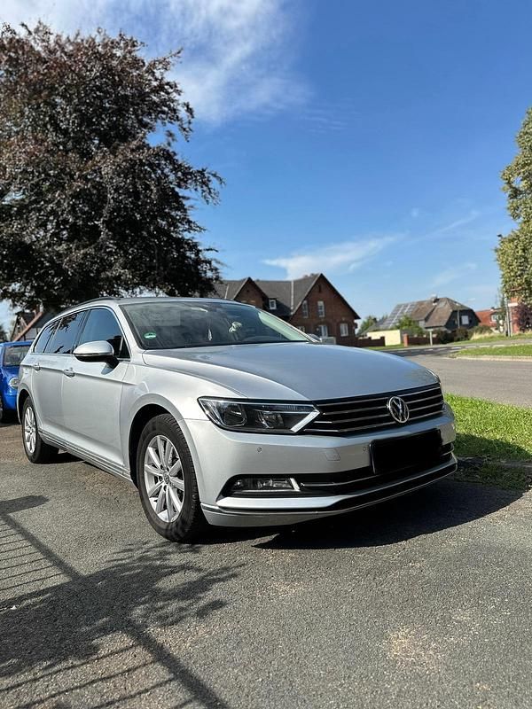Gebraucht VW Passat 150 PS (110 kW) 2019 Silber Kombi