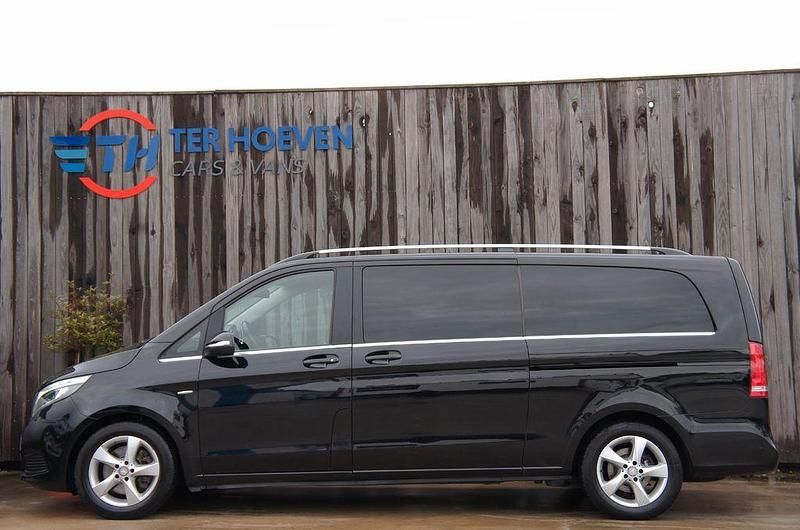 Schwarz Gebraucht 2015 Mercedes V250 Avantgarde Edition Van / Kleinbus | 24.400 € (Etwas zu teuer) - Bild 1/4
