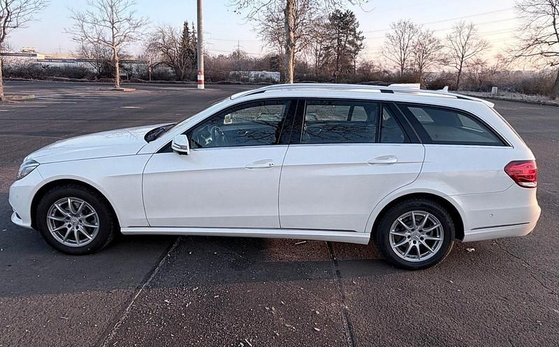 Weiß Gebraucht 2015 Mercedes E220 Edition Kombi | 21.000 € - Bild 1/4