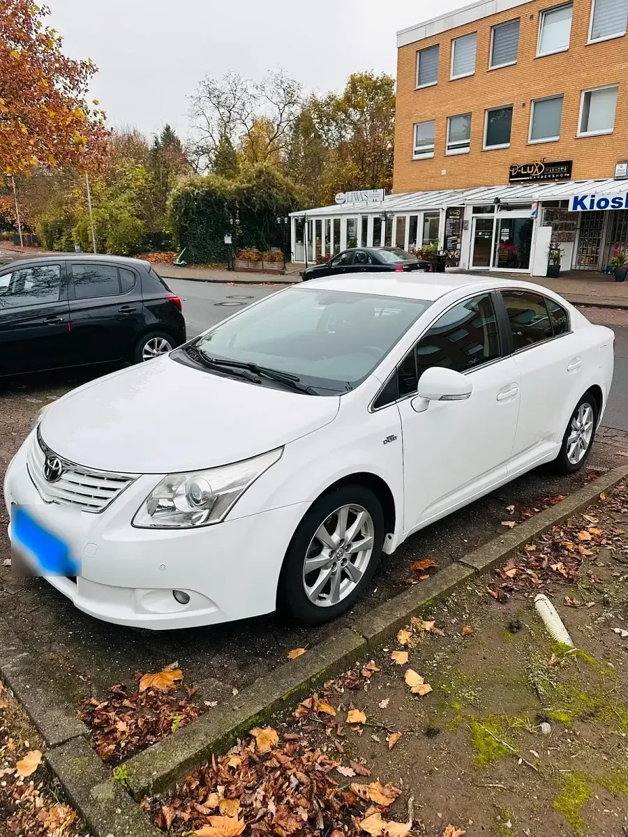 Gebraucht Toyota Avensis 150 PS (110 kW) 2010 Weiß Limousine