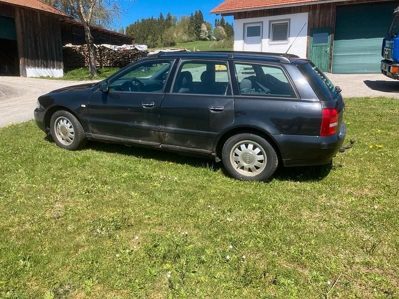 Second-hand Audi A4 115 CP (84 kW) 2000 Negru Break