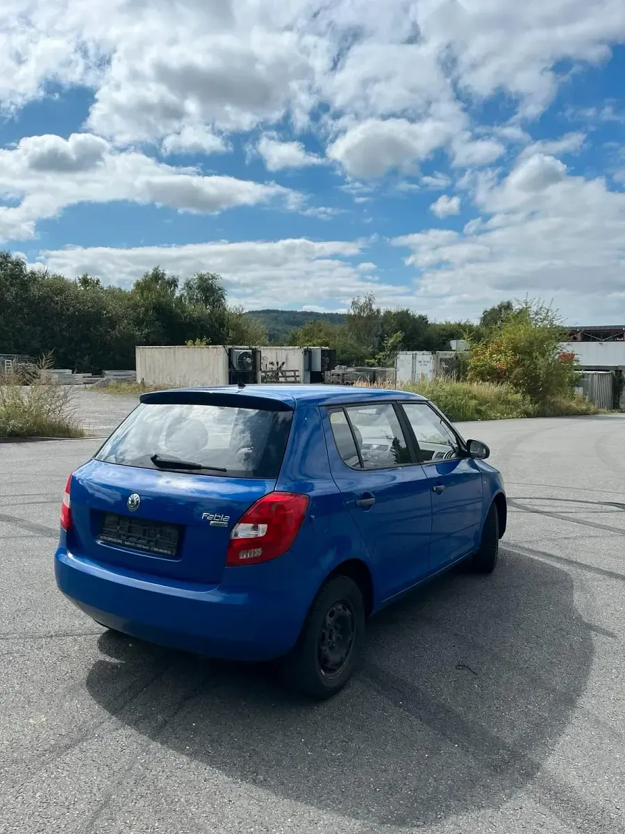Gebraucht Skoda Fabia 60 PS (44 kW) 2010 Blau Kleinwagen