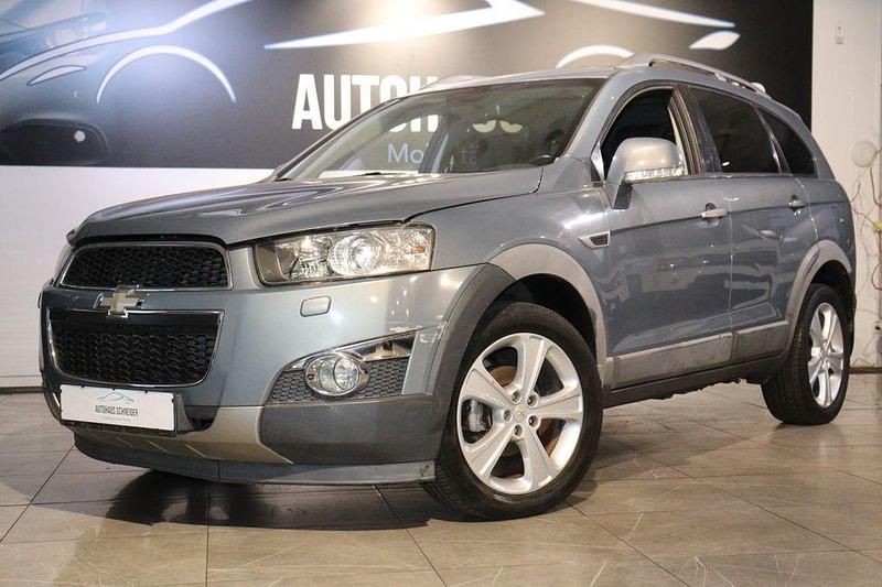 Grau Gebraucht 2012 Chevrolet Captiva SUV | 9.700 € (Teuer) - Bild 1/4