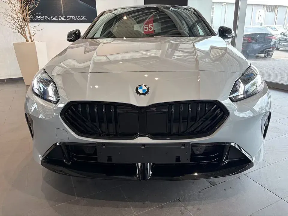 Neu BMW 120 Performance 170 PS (125 kW) 2026 Grau Kleinwagen