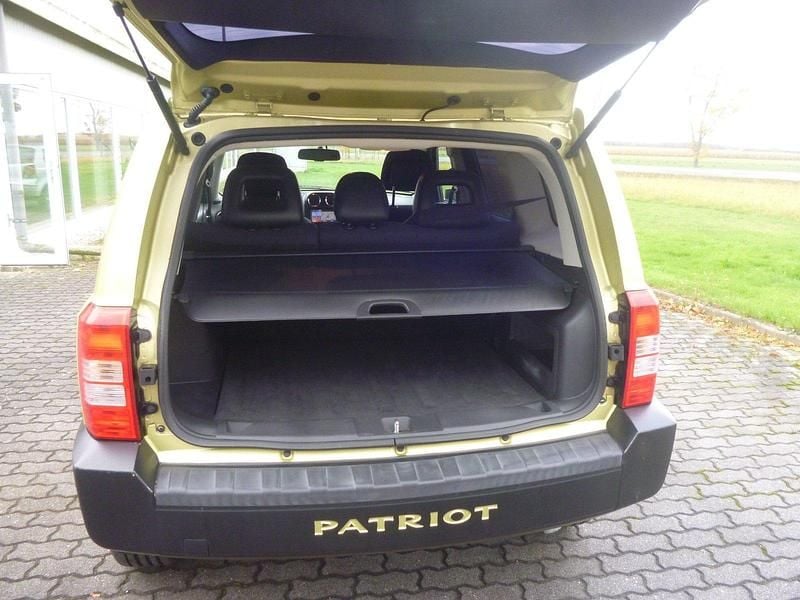 Gebraucht Jeep Patriot 170 PS (125 kW) 2012 Gold SUV