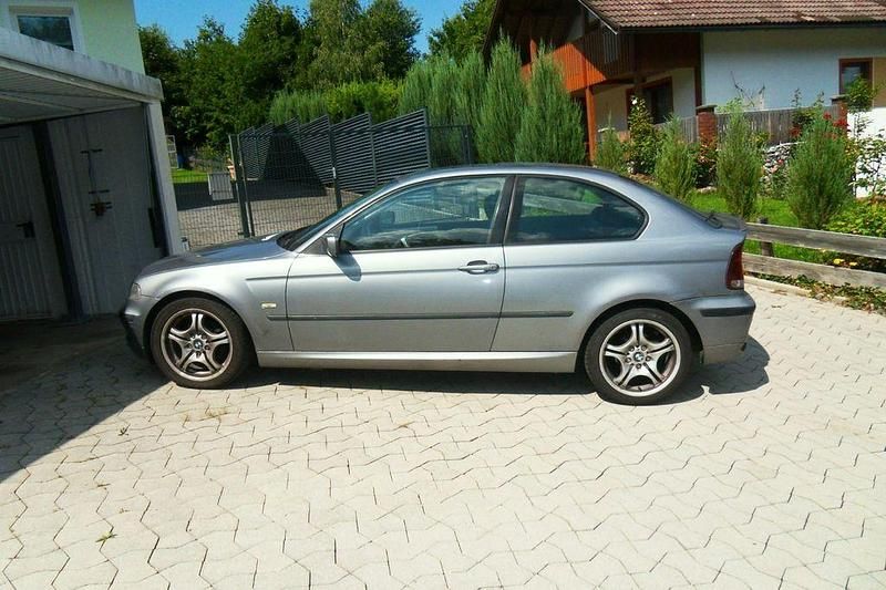 Silber Gebraucht 2004 BMW 318 Sport Line Coupé | 1.500 € (Superpreis) - Bild 1/4
