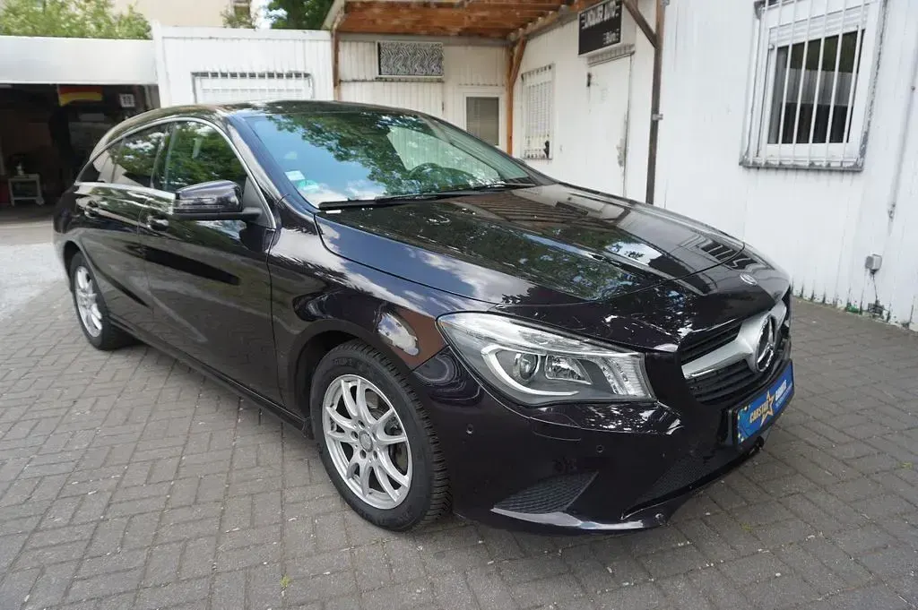 Gebraucht Mercedes CLA200 AMG line 136 PS (100 kW) 2016 Blau Limousine