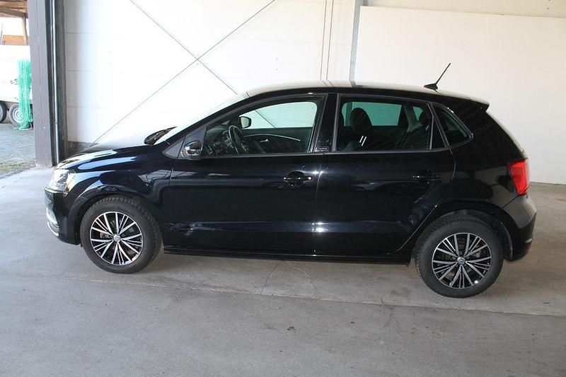 Gebraucht VW Polo Allstar 90 PS (66 kW) 2016 Schwarz Limousine