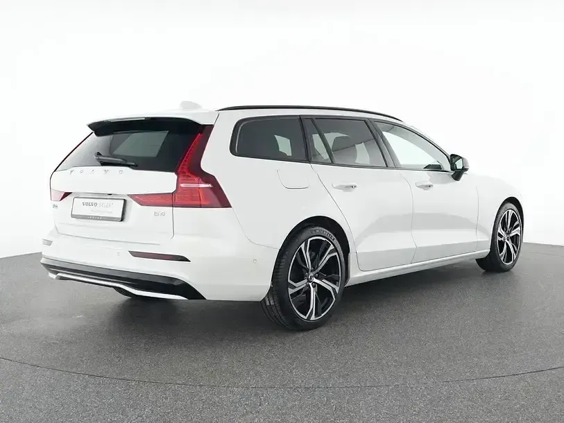 Gebraucht Volvo V60 Plus 197 PS (144 kW) 2024 Weiß Kombi