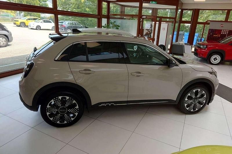 Neu Fiat 600E La Prima 114 kW (156 PS) 2025 Beige SUV