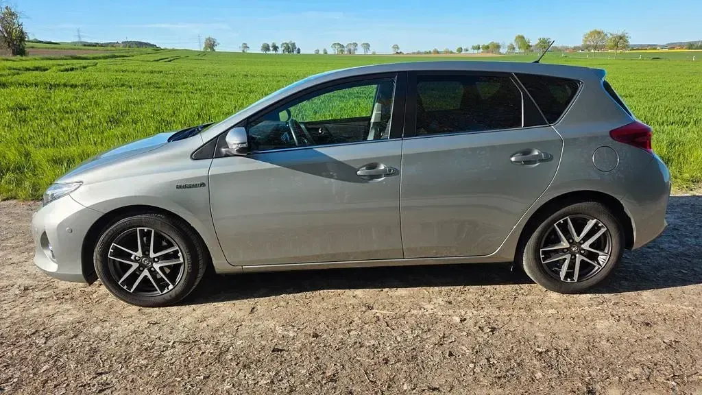 Gebraucht Toyota Auris Hybrid 99 PS (72 kW) 2015 Grau Limousine
