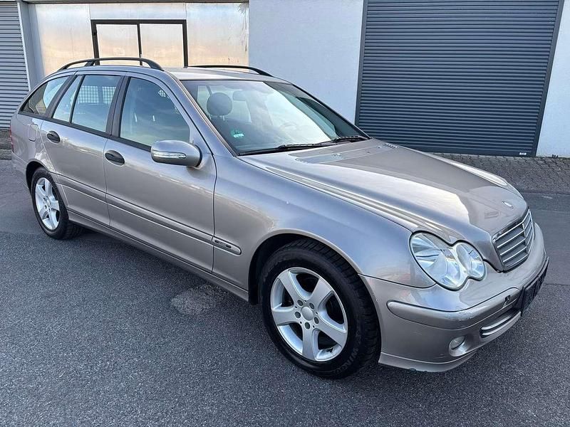Cubanitsilber metallic Gebraucht 2004 Mercedes C200 Kombi | 2.700 € (Fairer Preis) - Bild 1/4